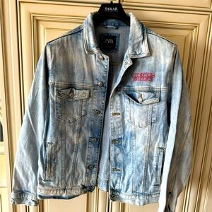 Light wash Zara denim jacket. Size M/ L.